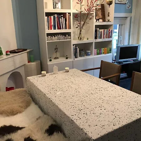 Authentic Dutch Holiday Near City-centre Apartamento